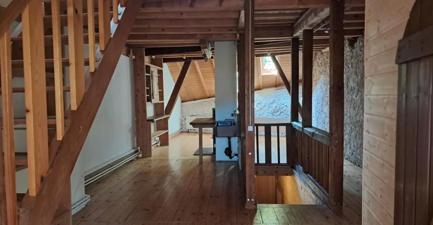 Une pépite nichée dans le bourg de Romainmôtier, atypique, idéal pour un Airbnb - Photo 8 of 11