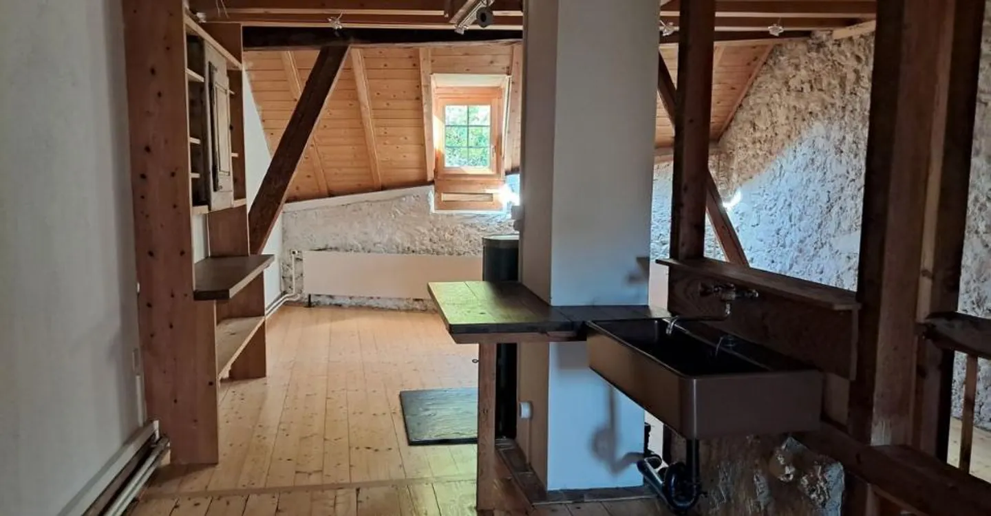 Une pépite nichée dans le bourg de Romainmôtier, atypique, idéal pour un Airbnb - Photo 9 of 11