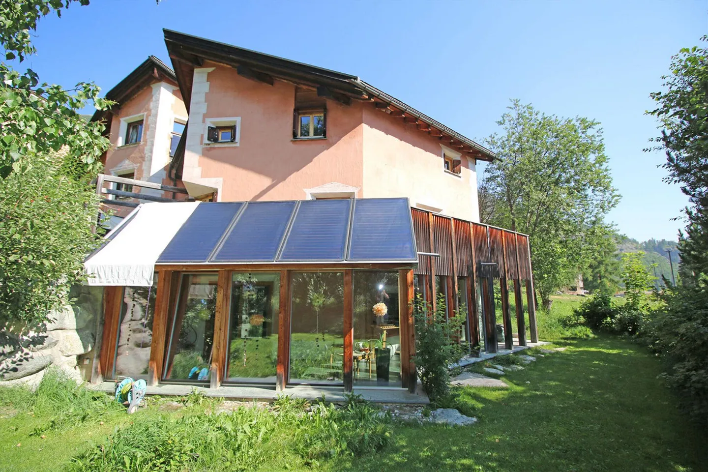 Maison individuelle spacieuse, mitoyenne à Arvins - Photo 1 sur 11