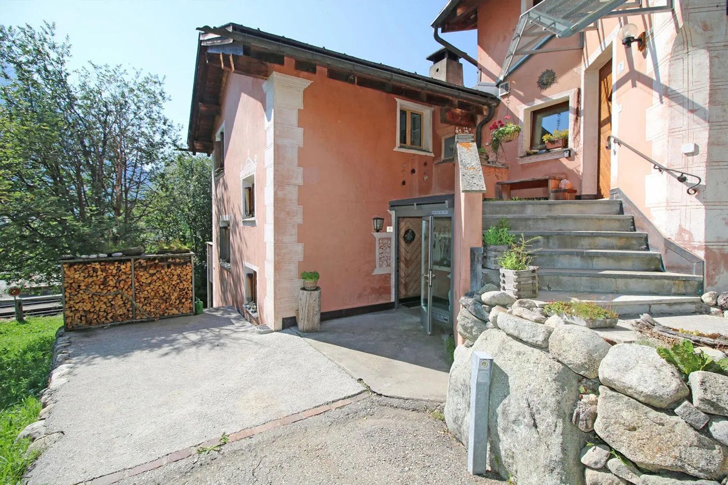 Maison individuelle spacieuse, mitoyenne à Arvins - Photo 2 sur 11