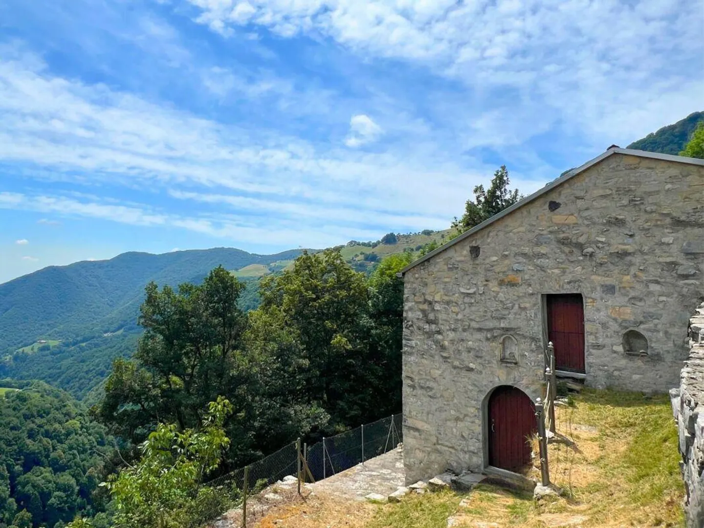 Grazioso rustico ristrutturato con vista aperta sulla valle - Foto 1 di 14
