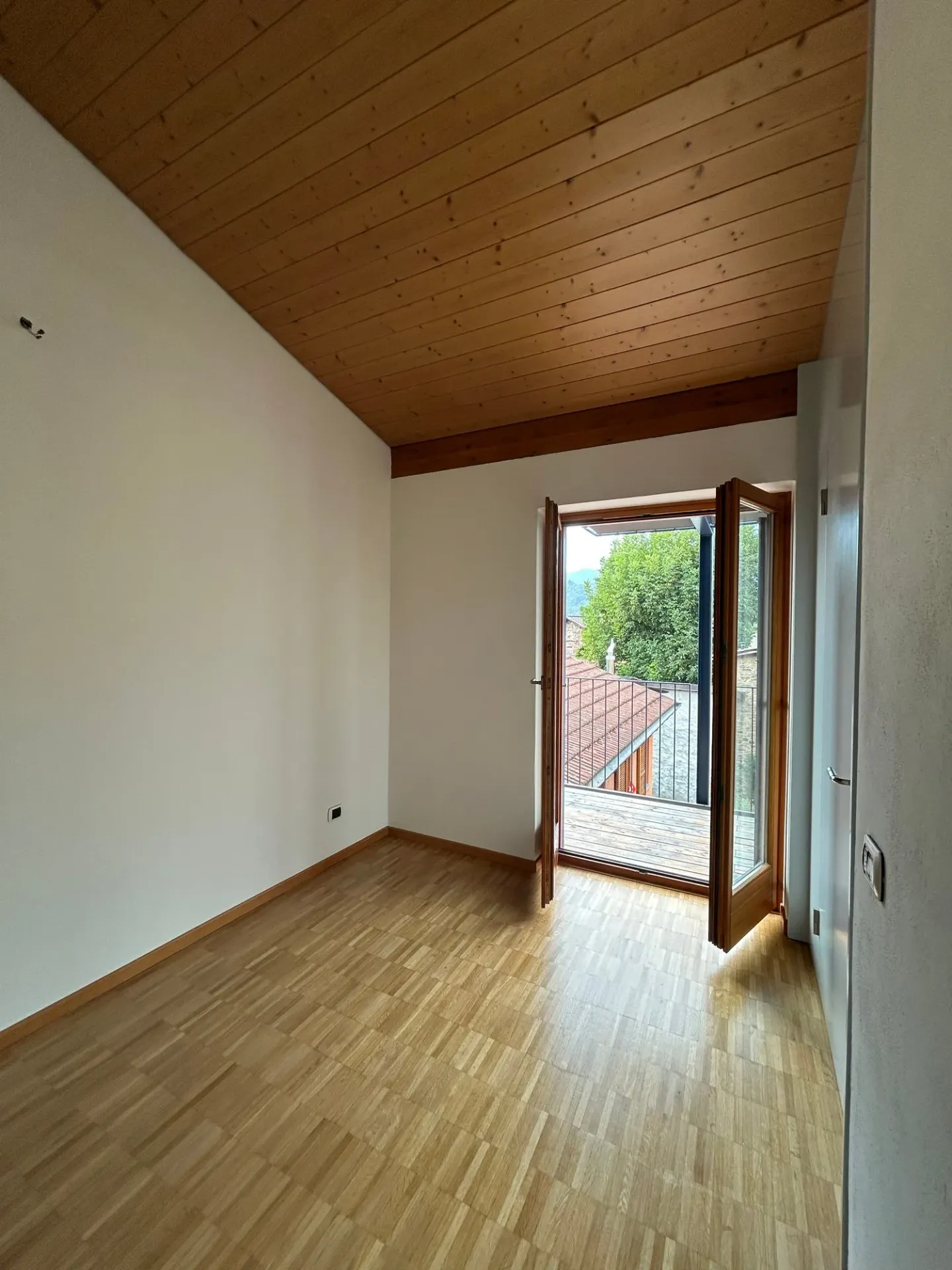 Casa familiare rinnovata a Ponte Capriasca - Foto 11 di 14