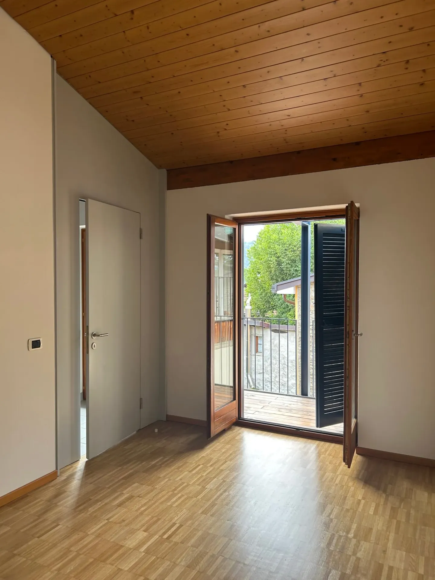 Casa familiare rinnovata a Ponte Capriasca - Foto 12 di 14