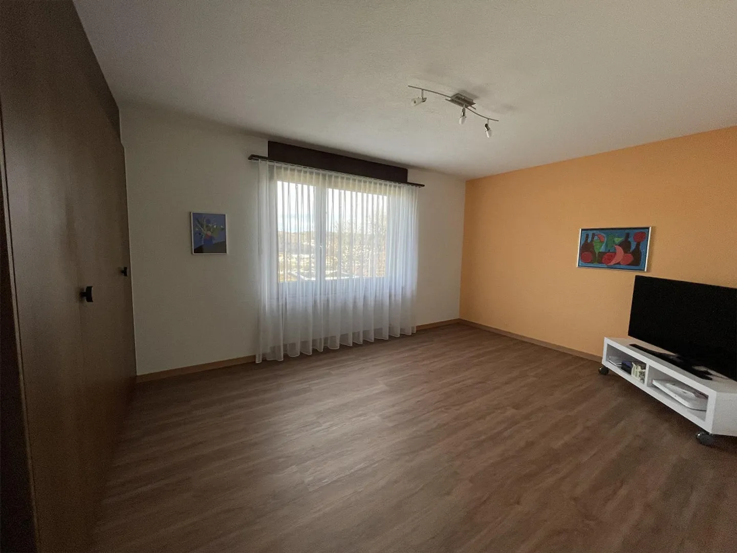 Geräumiges Einfamilienhaus mit Pool - Foto 8 von 11