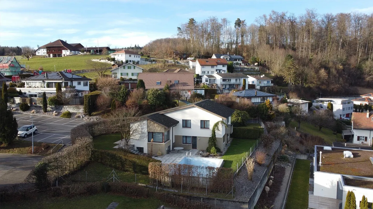 Geräumiges Einfamilienhaus mit Pool - Foto 11 von 11