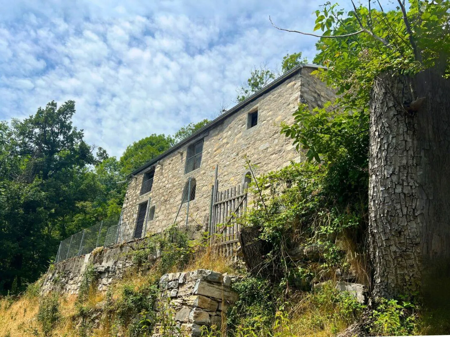 Grazioso rustico ristrutturato con vista aperta sulla valle - Foto 2 di 14