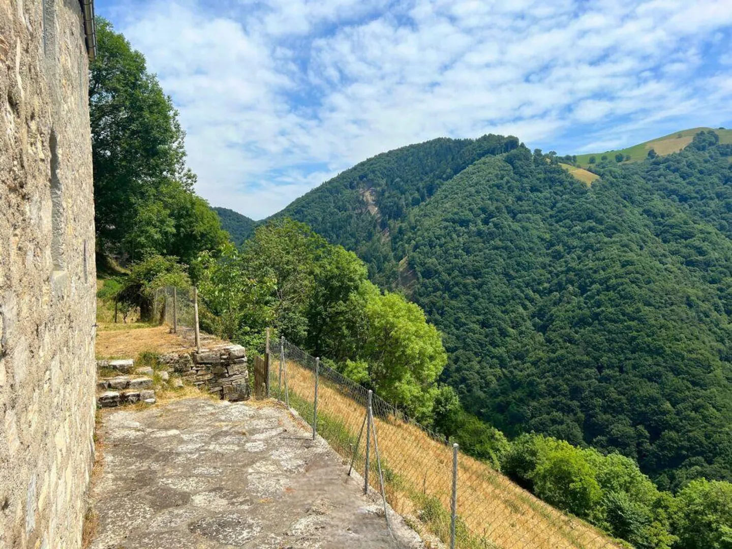 Grazioso rustico ristrutturato con vista aperta sulla valle - Foto 6 di 14