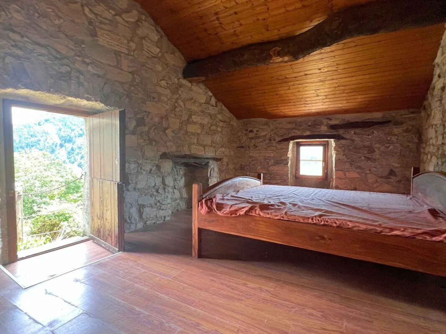 Grazioso rustico ristrutturato con vista aperta sulla valle - Foto 8 di 14