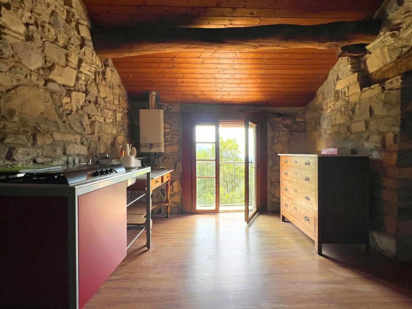Grazioso rustico ristrutturato con vista aperta sulla valle - Foto 10 di 14