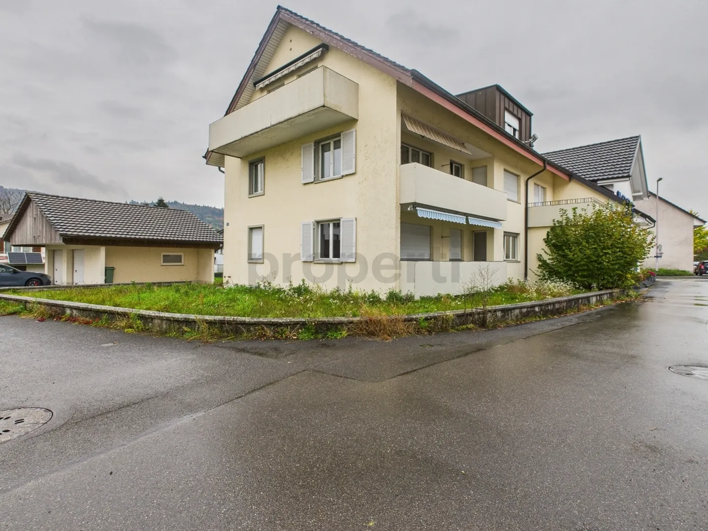 «Gepflegtes Mehrfamilienhaus in ruhiger Lage in Full-Reuenthal» - Foto 1 von 10