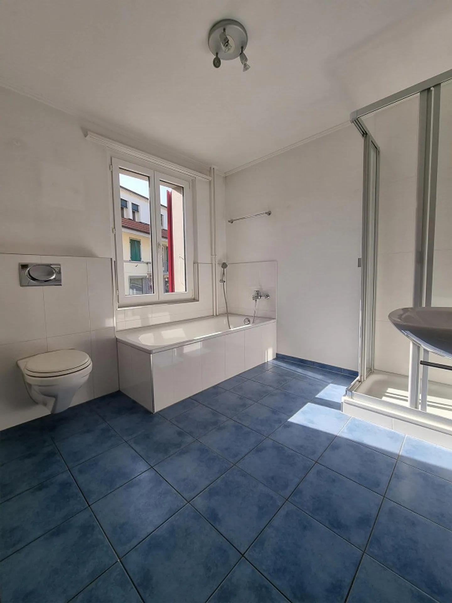 Vecchio appartamento in una casa bifamiliare - Foto 9 di 10
