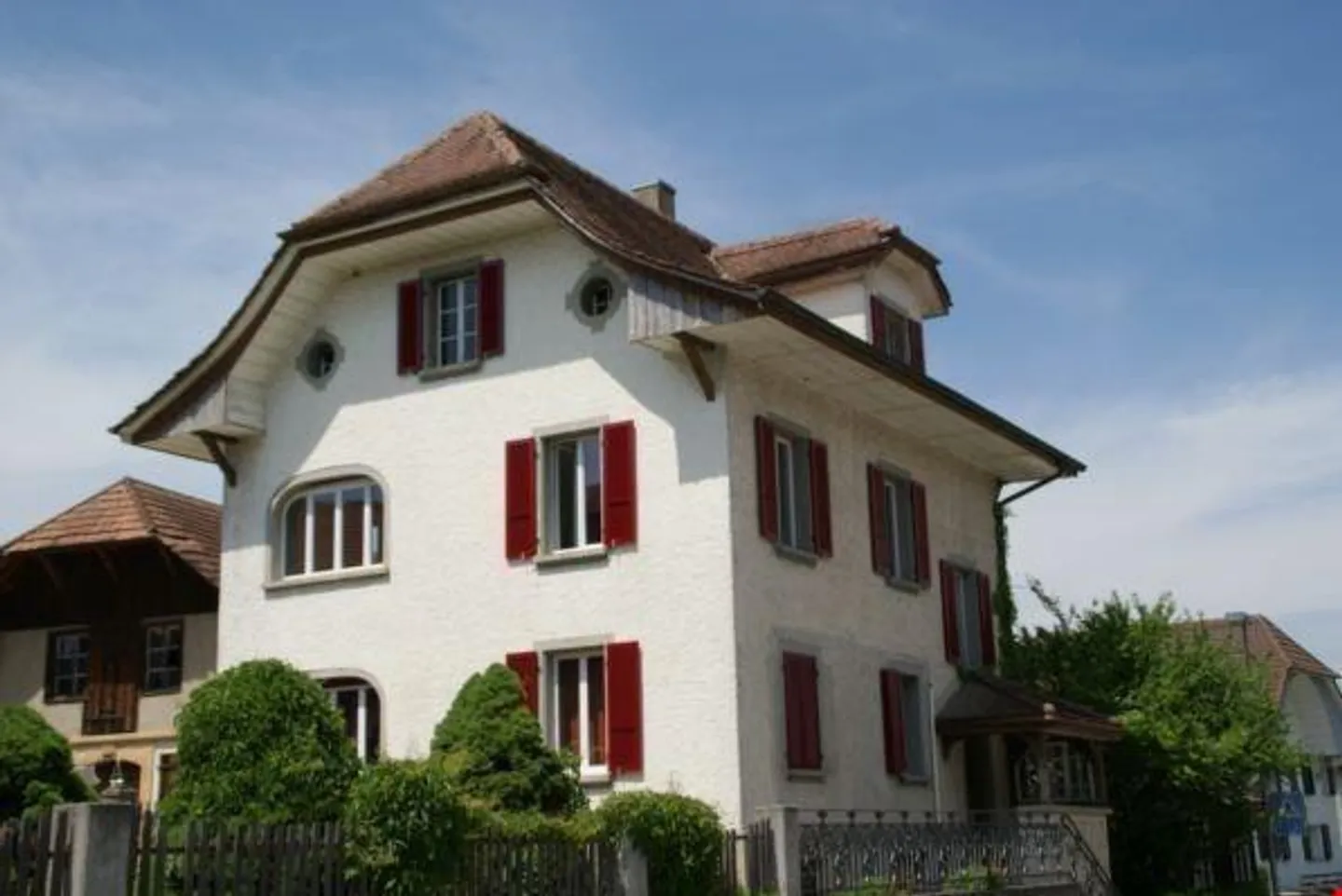 Vecchio appartamento in una casa bifamiliare - Foto 1 di 10