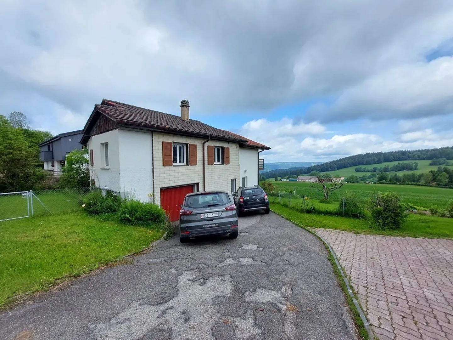 charming detached house with garden - Photo 3 of 13