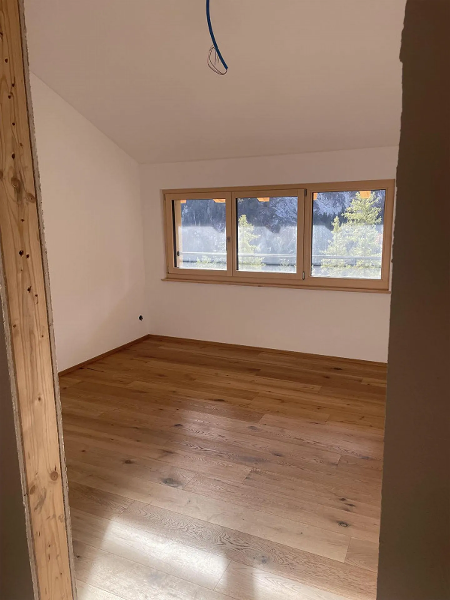 Appartement moderne de 3,5 pièces sous les combles dans un endroit calme à Masein - Photo 5 sur 10