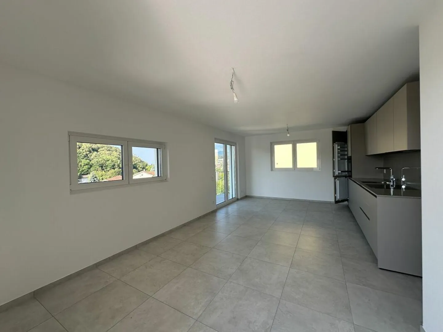 Neue und moderne 3.5-Zimmer-Wohnung, letztes Stockwerk und offene Aussicht Mendrisio Arzo - Foto 3 von 15