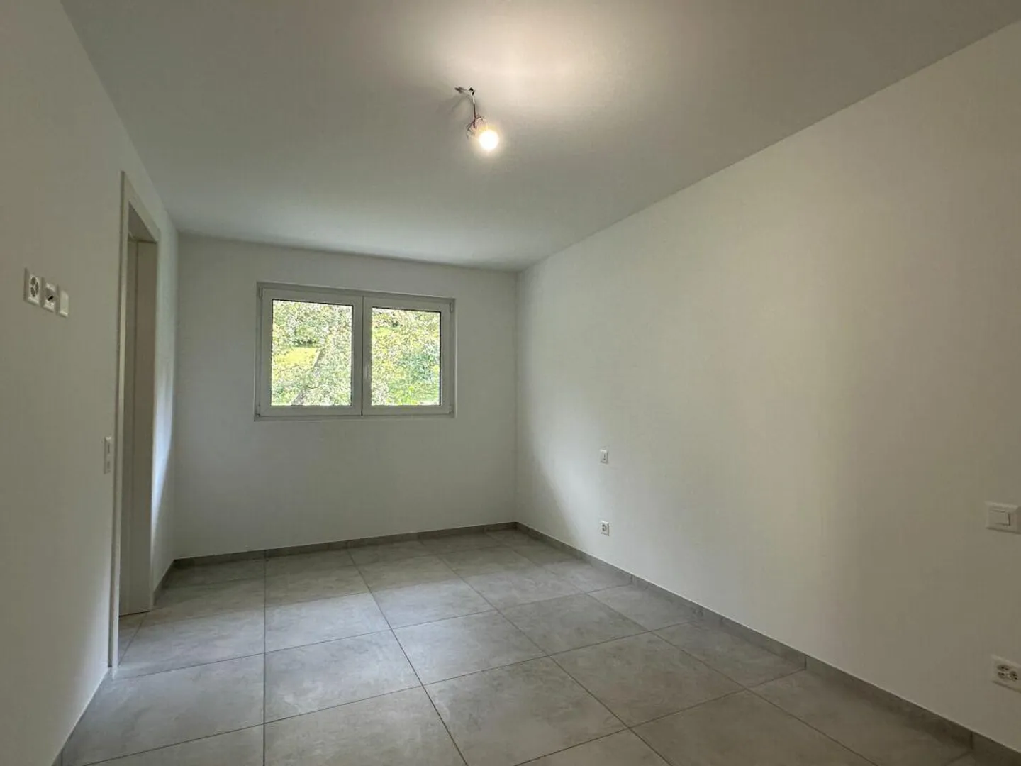 Neue und moderne 3.5-Zimmer-Wohnung, letztes Stockwerk und offene Aussicht Mendrisio Arzo - Foto 7 von 15