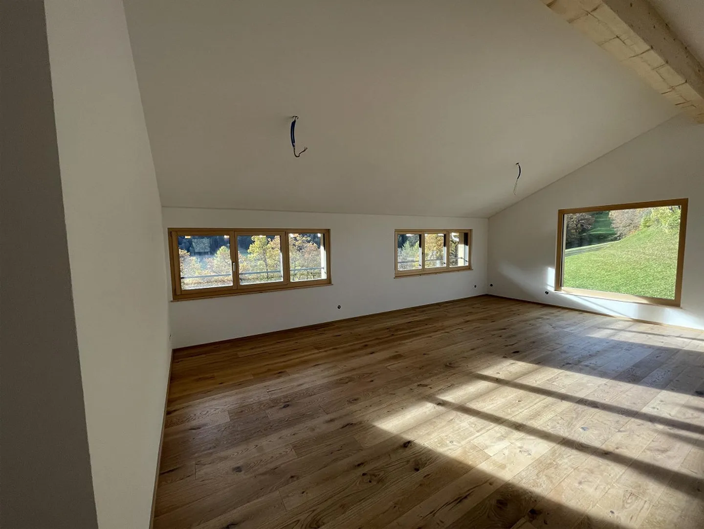 Appartement moderne de 3,5 pièces sous les combles dans un endroit calme à Masein - Photo 3 sur 10