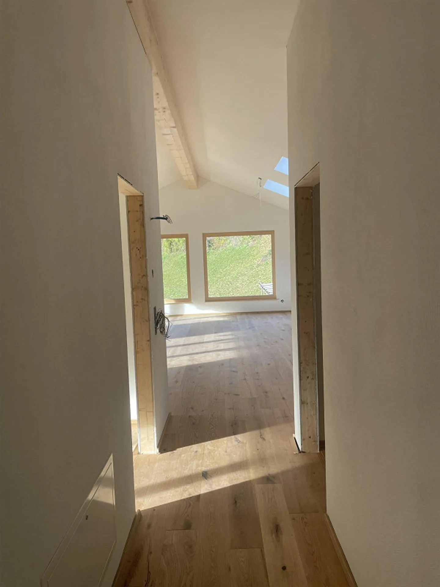 Appartement moderne de 3,5 pièces sous les combles dans un endroit calme à Masein - Photo 4 sur 10