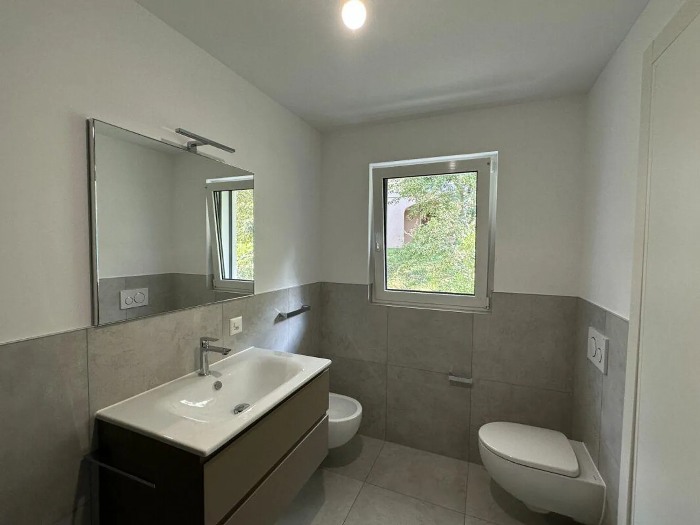 Neue und moderne 3.5-Zimmer-Wohnung, letztes Stockwerk und offene Aussicht Mendrisio Arzo - Foto 9 von 15