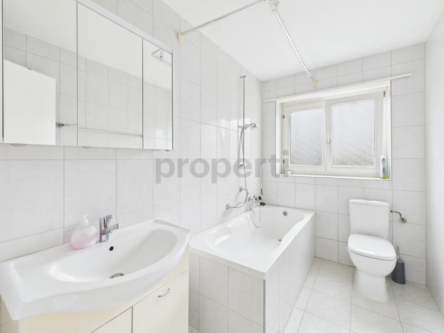 «Gepflegtes Mehrfamilienhaus in ruhiger Lage in Full-Reuenthal» - Foto 7 von 10