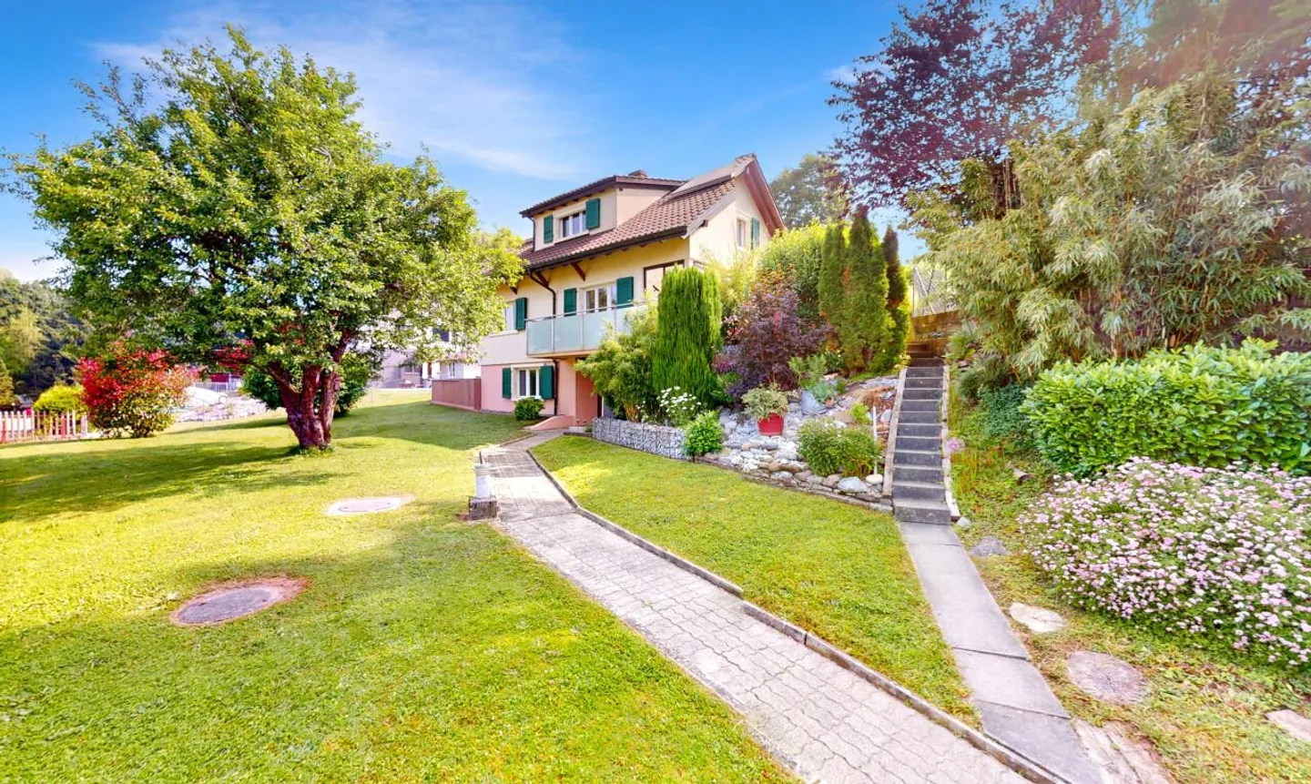 A family home bathed in light, between Fribourg and Payerne - Photo 1 of 13