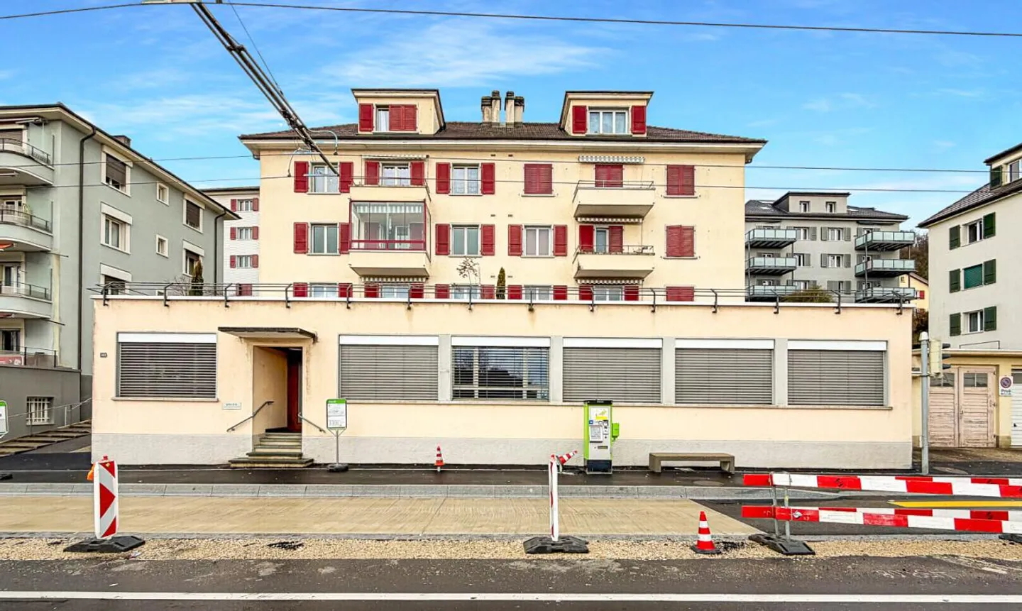 80 m² Apartment – Lake and Mountain View, Southwest Exposure - Photo 1 of 11