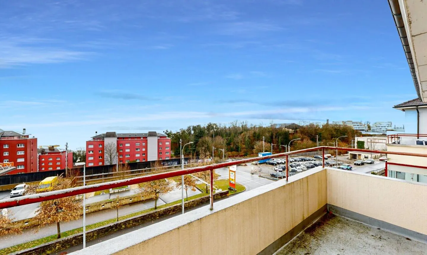 80 m² Apartment – Lake and Mountain View, Southwest Exposure - Photo 2 of 11