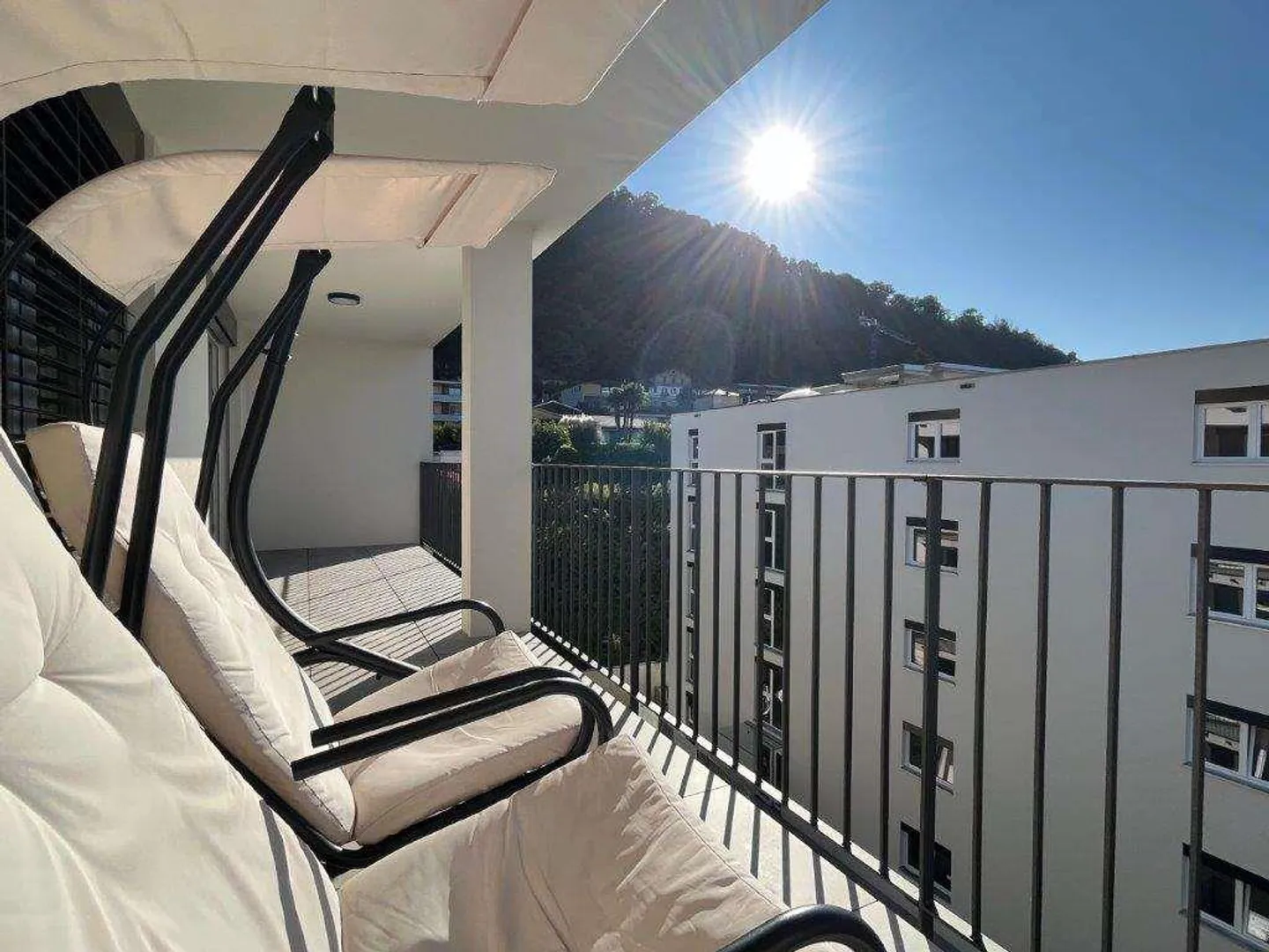 MENDRISIO : Penthouse de 2,5 pièces de haut standing avec terrasse - Photo 2 sur 8