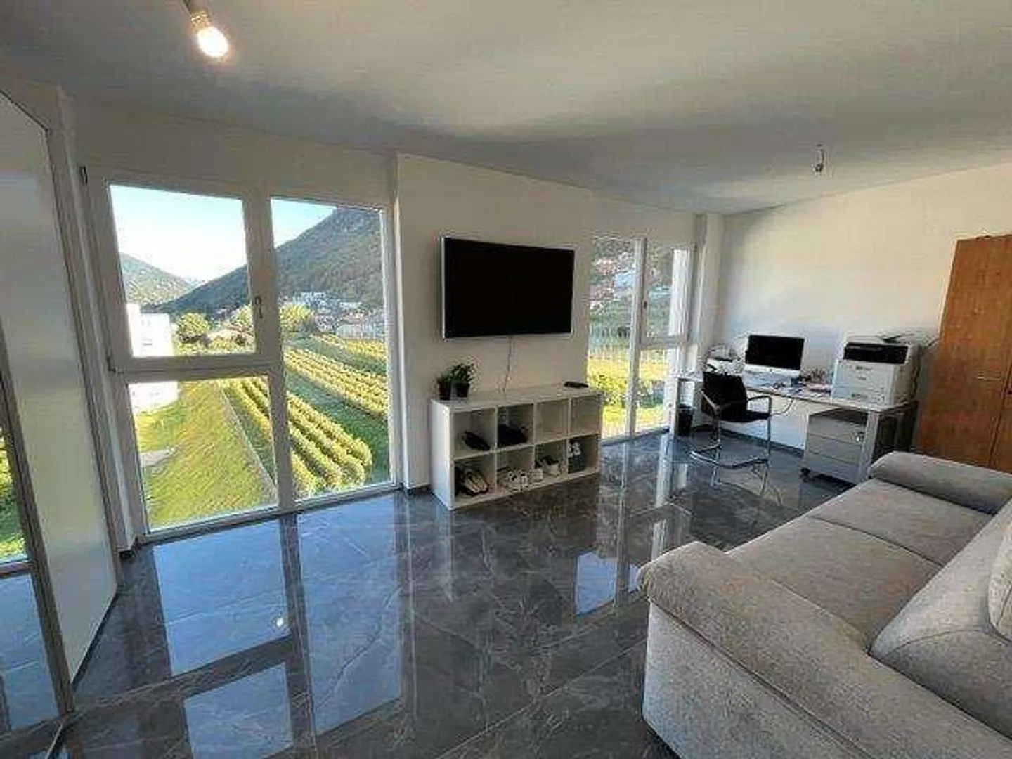 MENDRISIO : Penthouse de 2,5 pièces de haut standing avec terrasse - Photo 4 sur 8