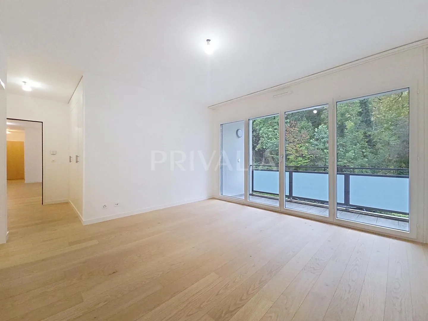 Beautiful 7.5-room apartment on the 1st floor with two balconies - Photo 4 of 10