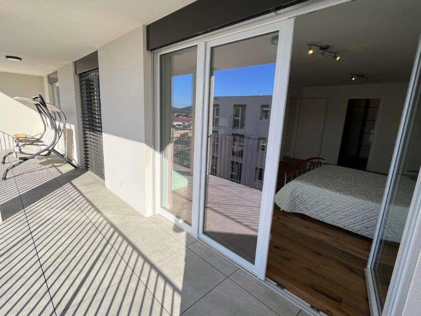 MENDRISIO : Penthouse de 2,5 pièces de haut standing avec terrasse - Photo 3 sur 8