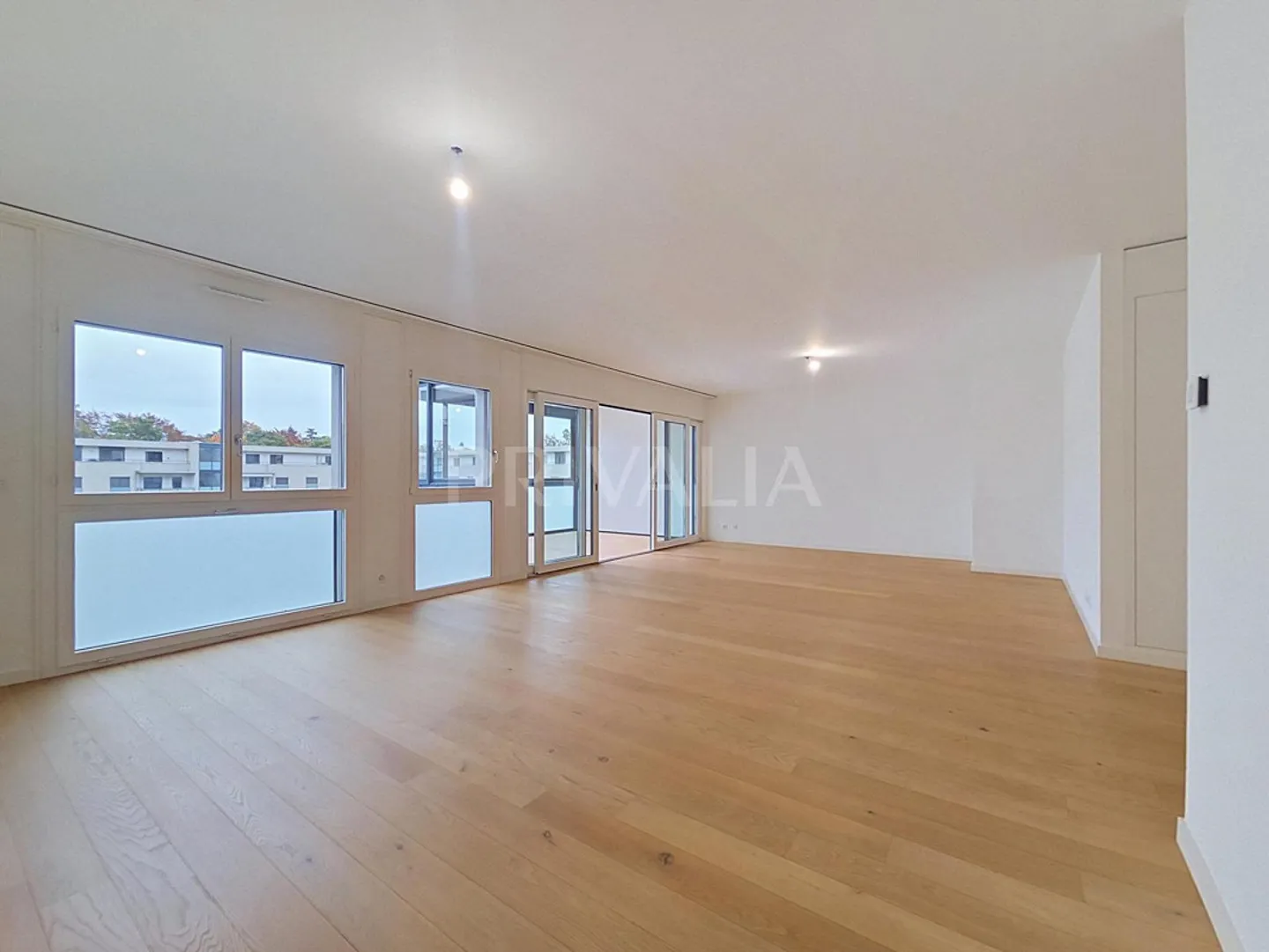 Beautiful 7.5-room apartment on the 1st floor with two balconies - Photo 1 of 10