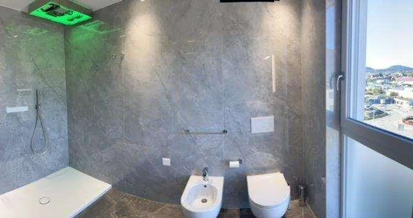 MENDRISIO : Penthouse de 2,5 pièces de haut standing avec terrasse - Photo 7 sur 8