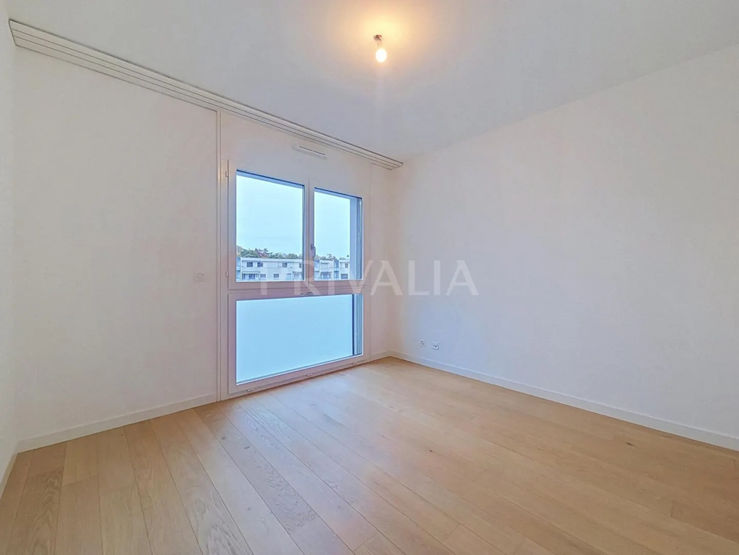 Beautiful 7.5-room apartment on the 1st floor with two balconies - Photo 6 of 10