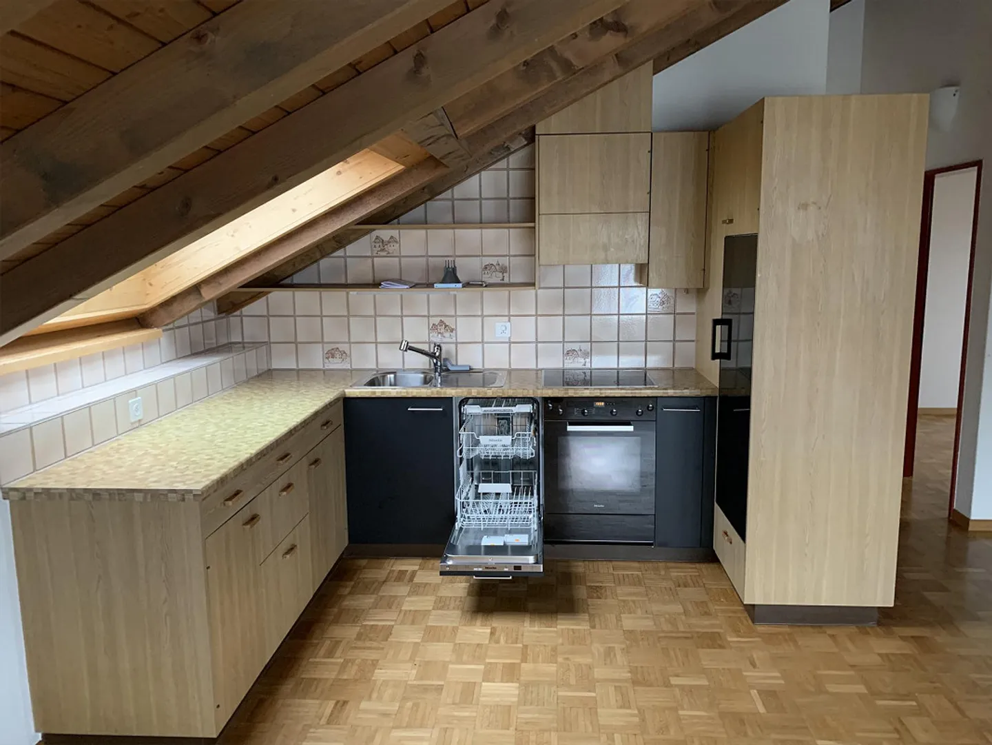 Appartamento attico di 3 stanze con balcone - Foto 6 di 12