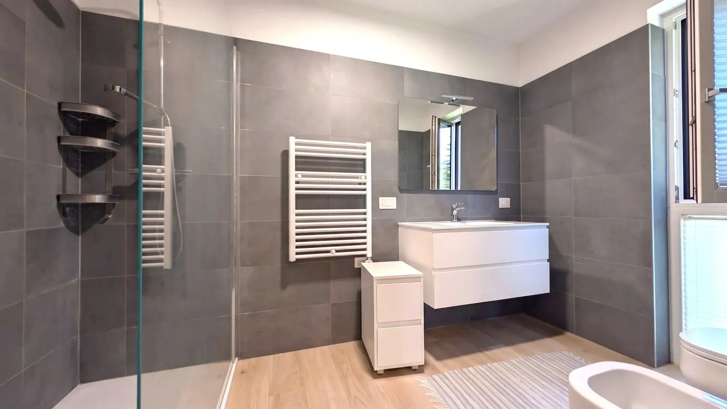 Appartamento moderno con giardino - Foto 11 di 12