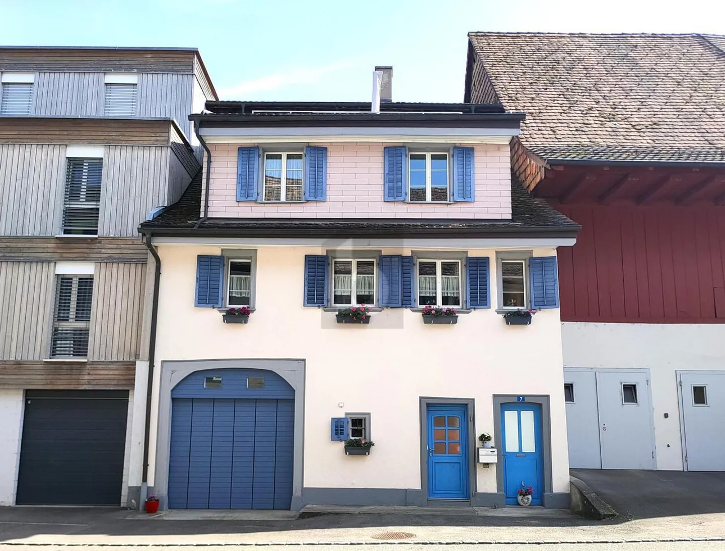 RISTRUTTURATO, CON TERRAZZA SOLEGGIATA E GRANDE GARAGE - Foto 5 di 6