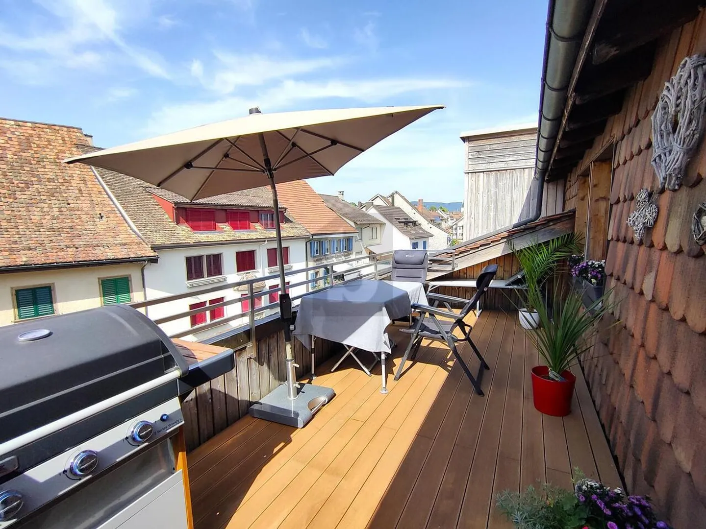 RISTRUTTURATO, CON TERRAZZA SOLEGGIATA E GRANDE GARAGE - Foto 4 di 6