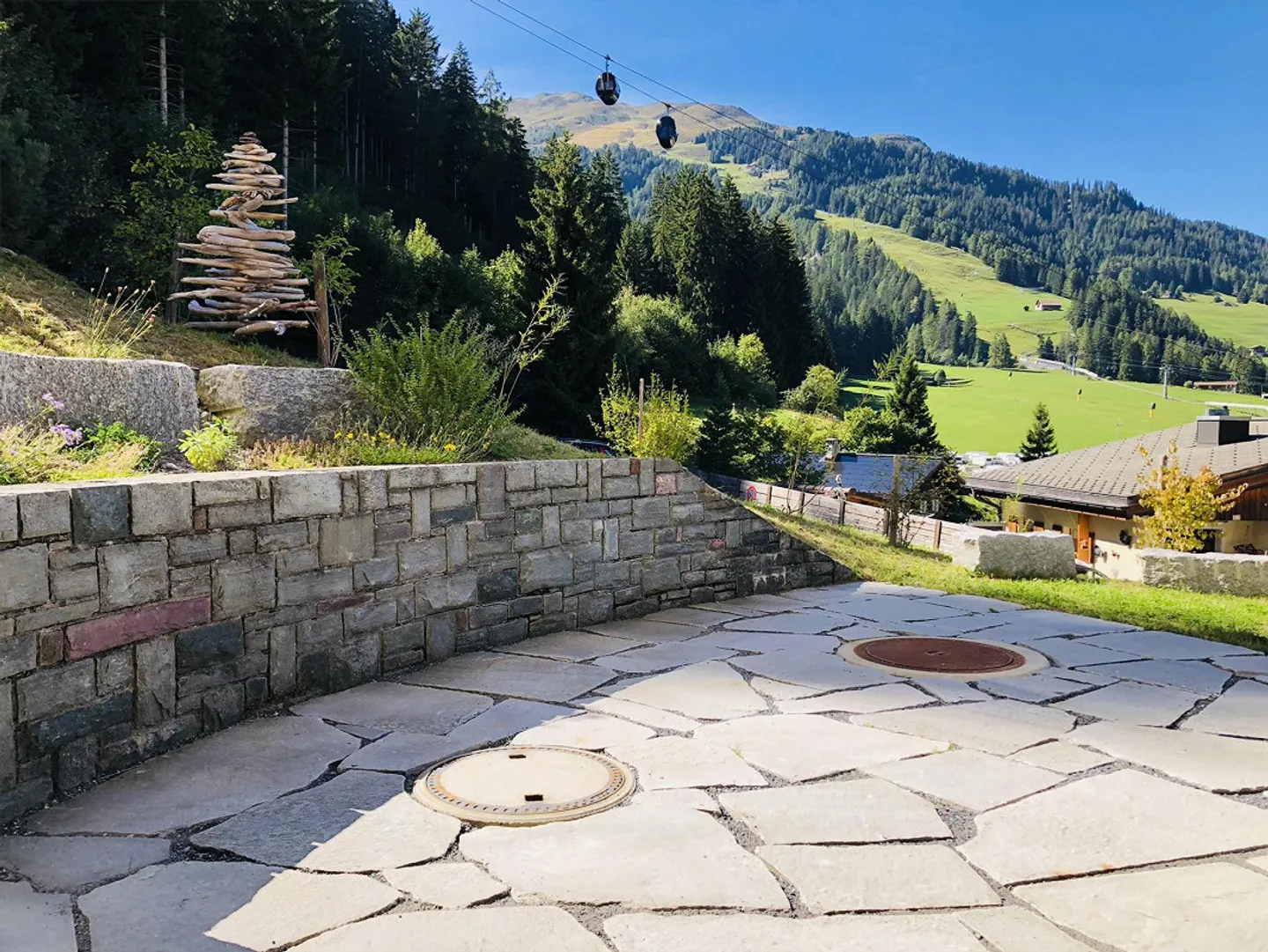 Appartamento attraente con 2½ stanze / appartamento per vacanze a lungo termine con area giardino - Foto 1 di 7