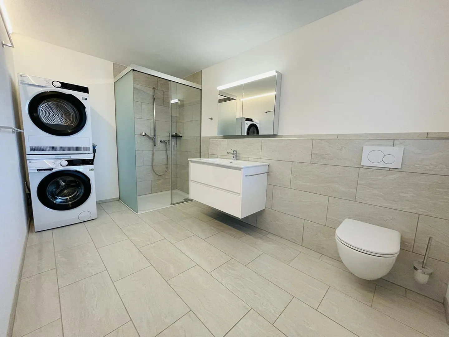 Appartamento attraente con 2½ stanze / appartamento per vacanze a lungo termine con area giardino - Foto 6 di 7