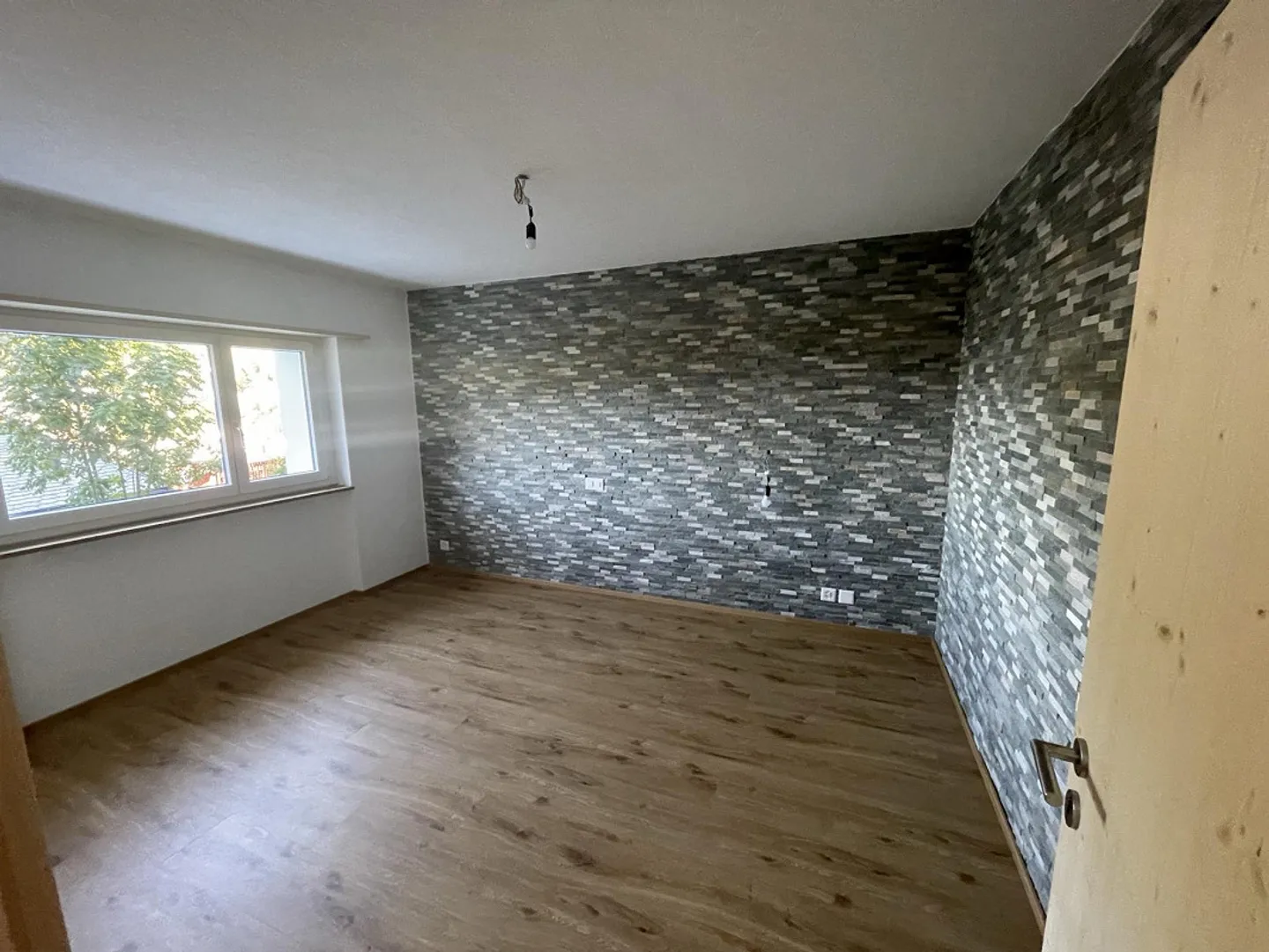 Appartamento attraente con 2½ stanze / appartamento per vacanze a lungo termine con area giardino - Foto 3 di 7