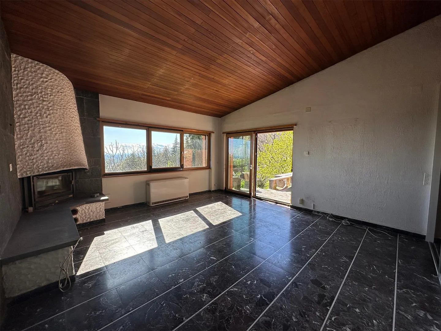 Una casa vacanze unica e un'opportunità: villa panoramica con potenziale infinito - Foto 2 di 12