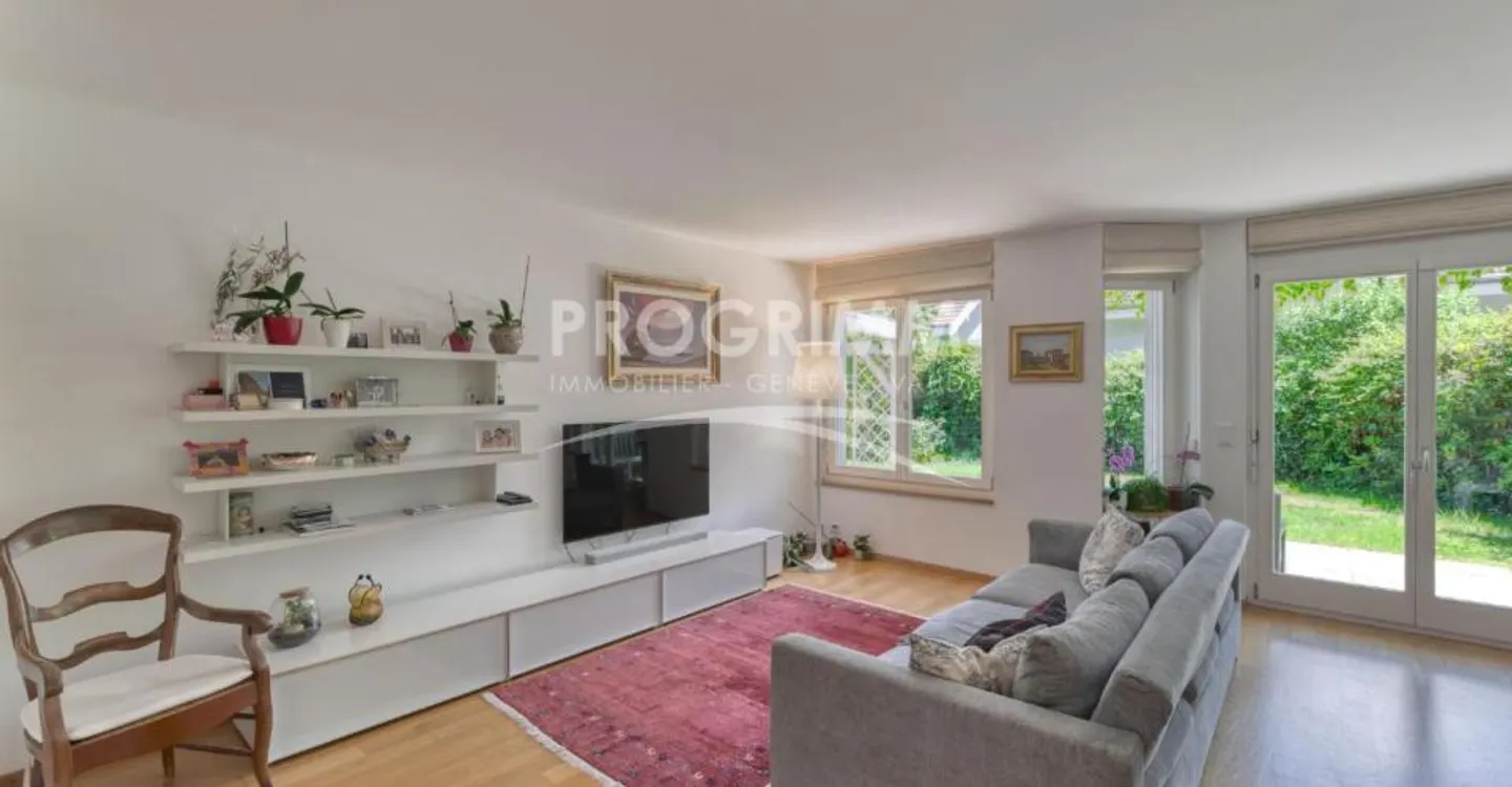 Esclusivo - Casa con 3 camere da letto e garage - Grande stanza nel seminterrato - Giardino - Foto 1 di 10