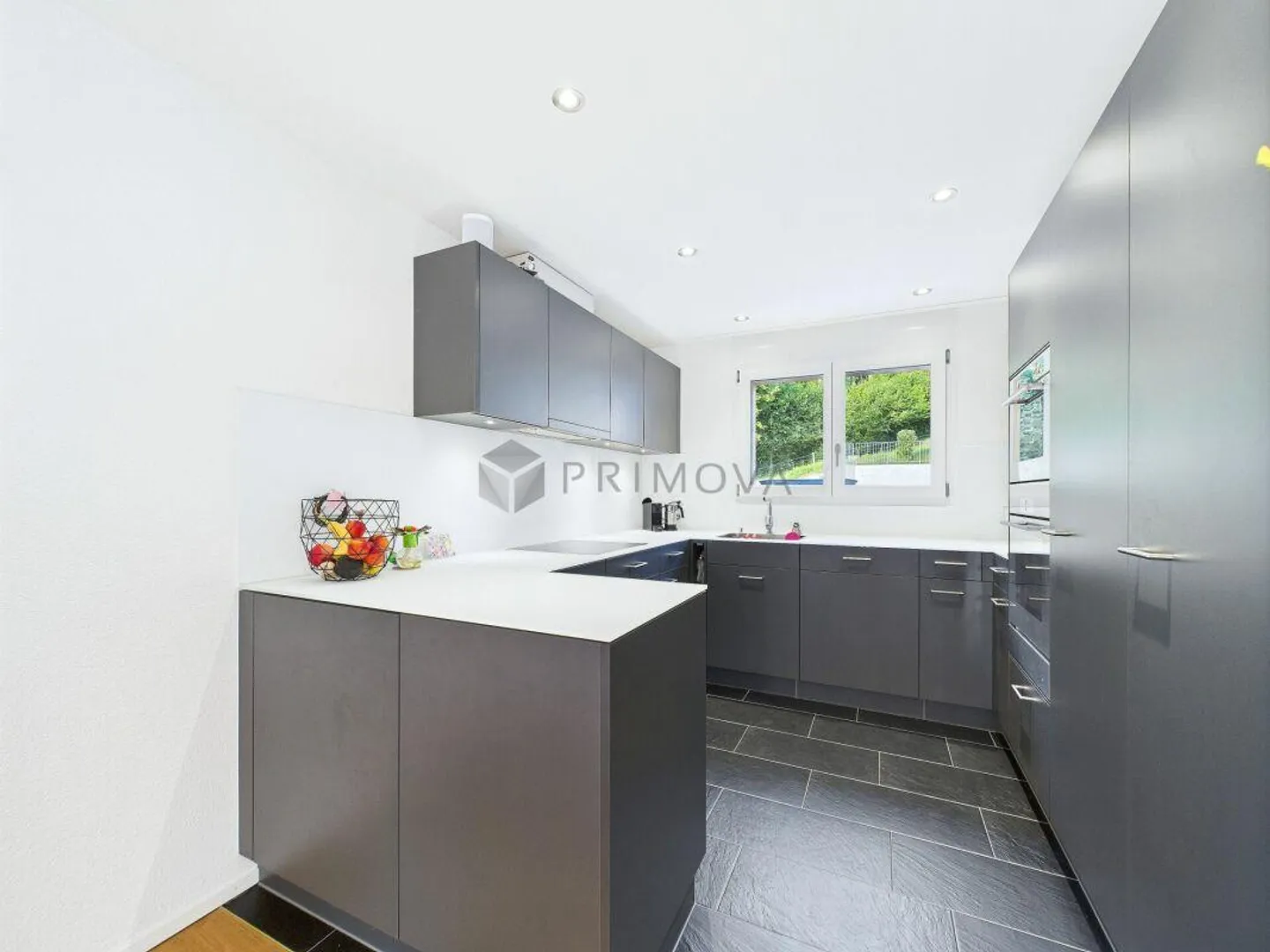 Casa angolare nella bella comunità di Russikon cerca nuovi proprietari. - Foto 3 di 15