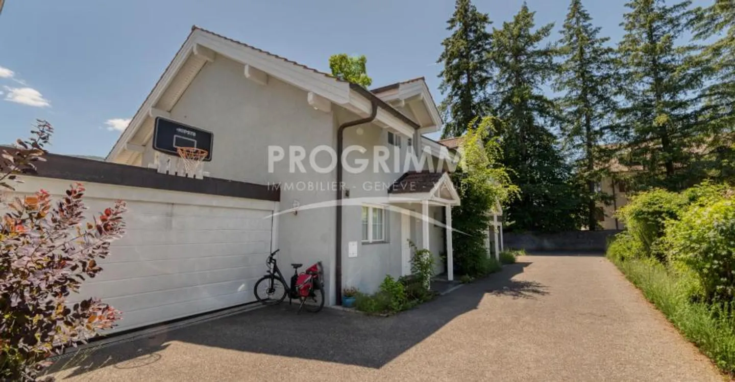 Esclusivo - Casa con 3 camere da letto e garage - Grande stanza nel seminterrato - Giardino - Foto 2 di 10