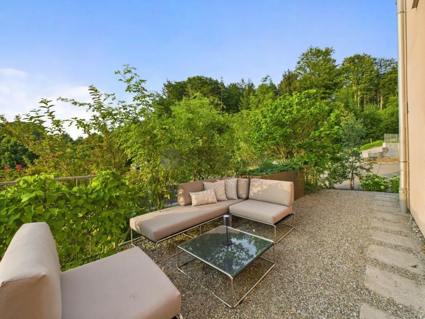 Casa angolare nella bella comunità di Russikon cerca nuovi proprietari. - Foto 5 di 15