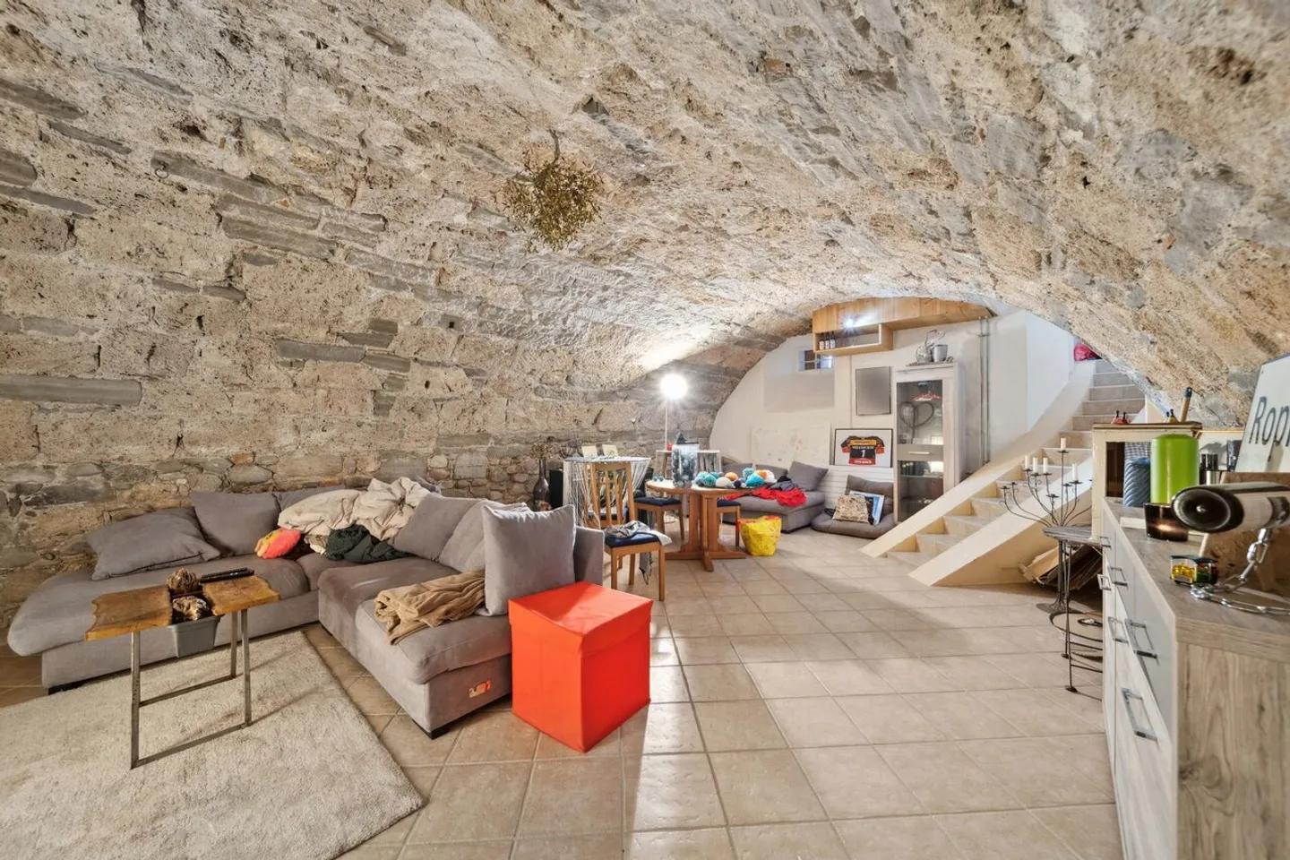 Rental property in Lucens with preserved industrial charm - Photo 4 of 12