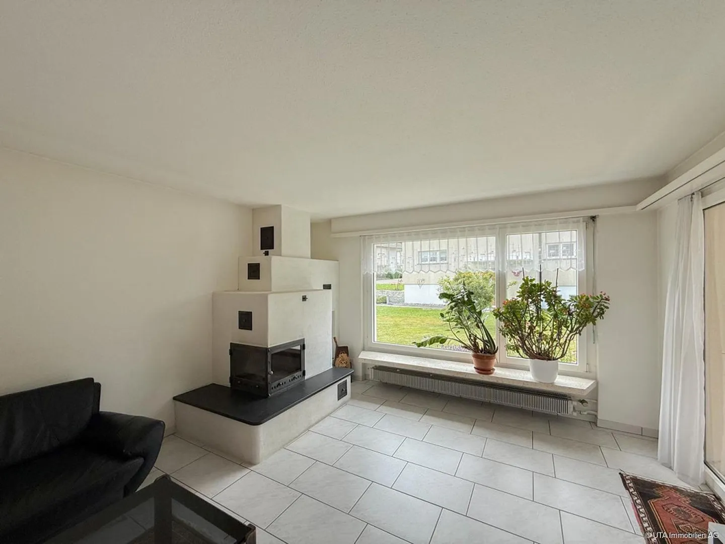 Casa unifamiliare con grande giardino in un quartiere tranquillo - Foto 8 di 12