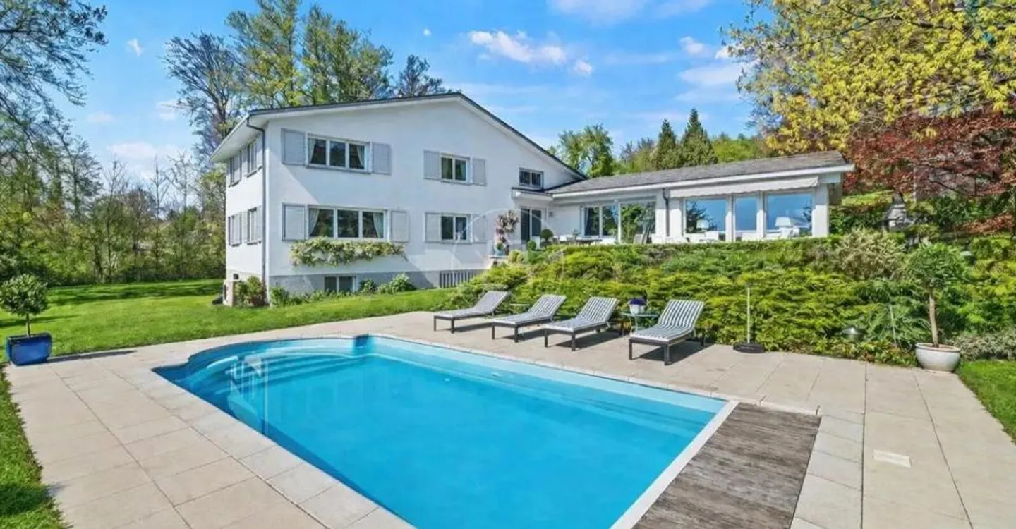 Renoviertes Familienhaus in Epalinges - Foto 1 von 12