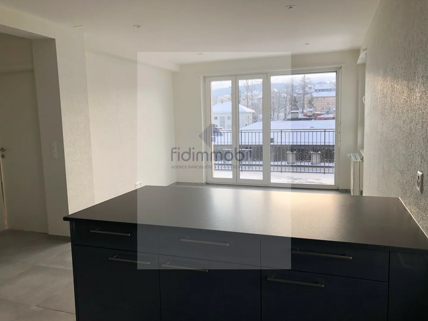 Appartement 4 pièces rénové - Photo 3 sur 12